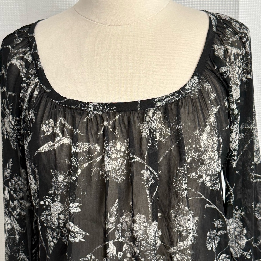 New York‎ & Company Women's Long Sleeve Pull-Over Top Black & White Size XS - Picture 2 of 6
